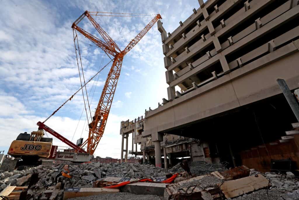 20220331 boston parking garage crane accident