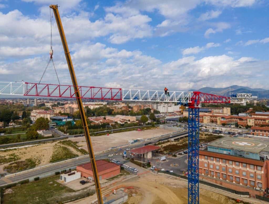 11 support image 3 five raimondi cranes for the construction of one of the largest health care facilities in europe c8e3fc1e