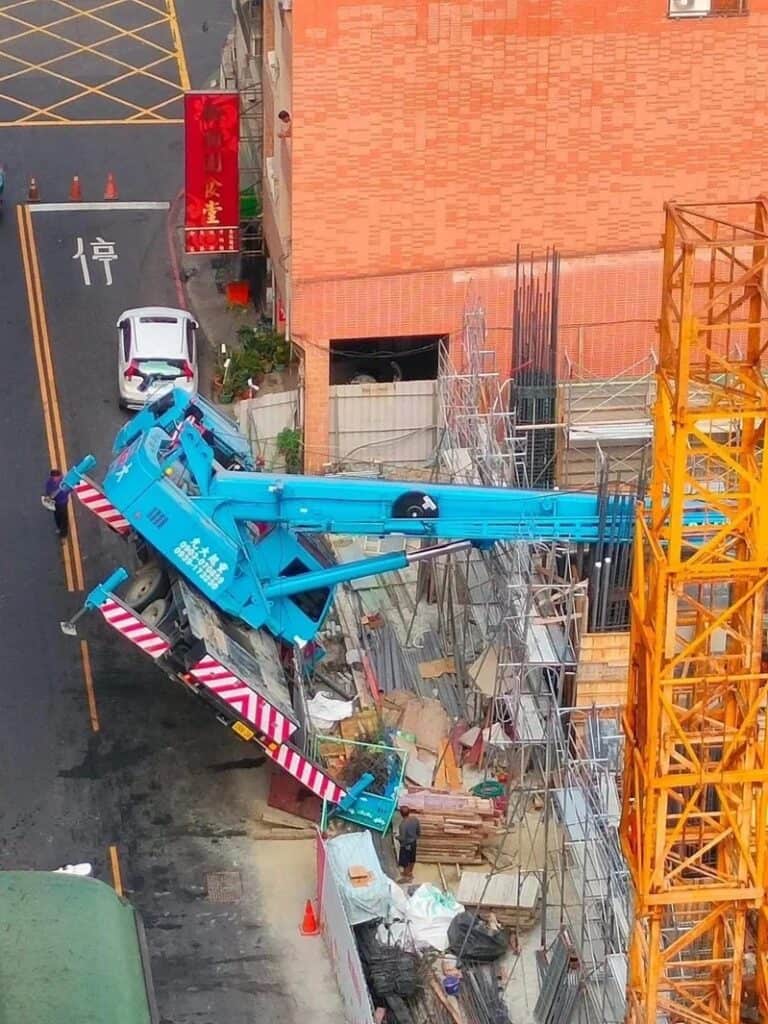 Crane collapse in Taiwan