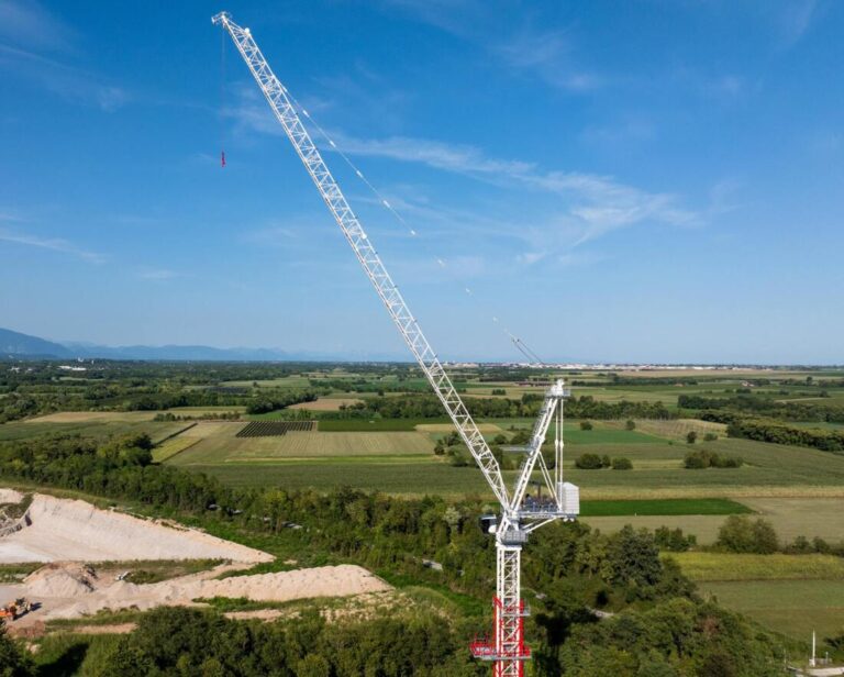 terex ctl702 32 luffing jib crane 2025 1