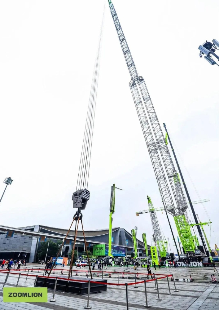 Zoomlion ZCC13000 crawler crane