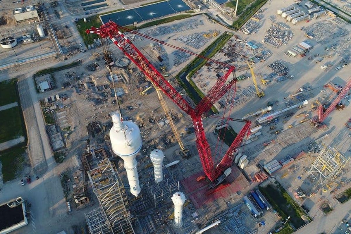 Mammoet contracted for Texas refinery expansion.
