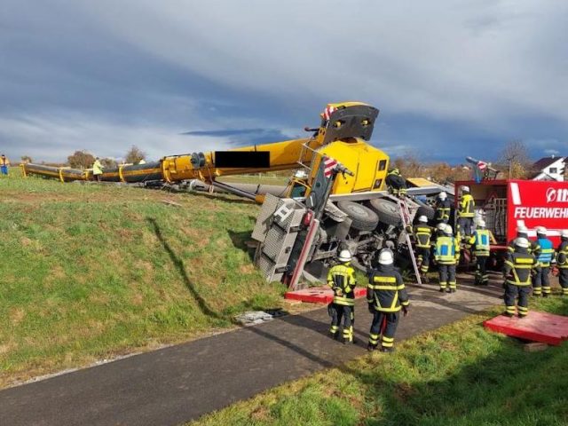 11 2021 11 02 schlaitdorf mobilkranunfall 1 e44cf075