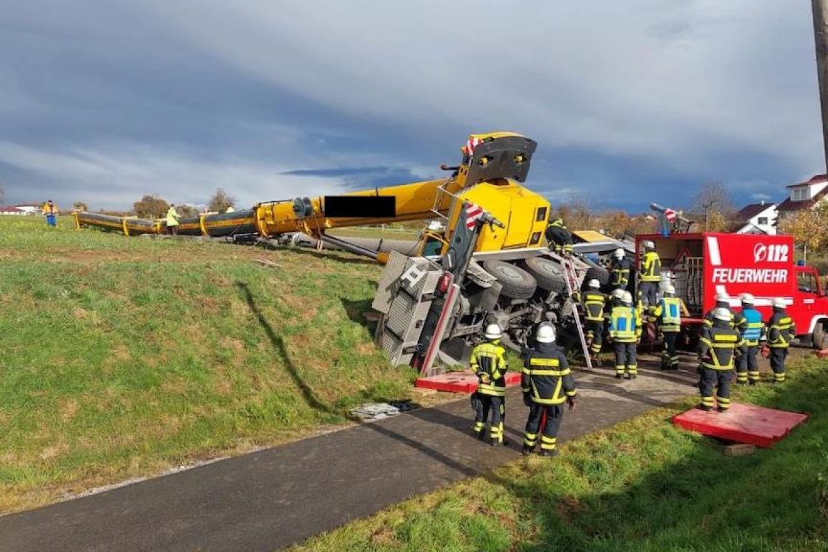 11 2021 11 02 schlaitdorf mobilkranunfall 1 e44cf075
