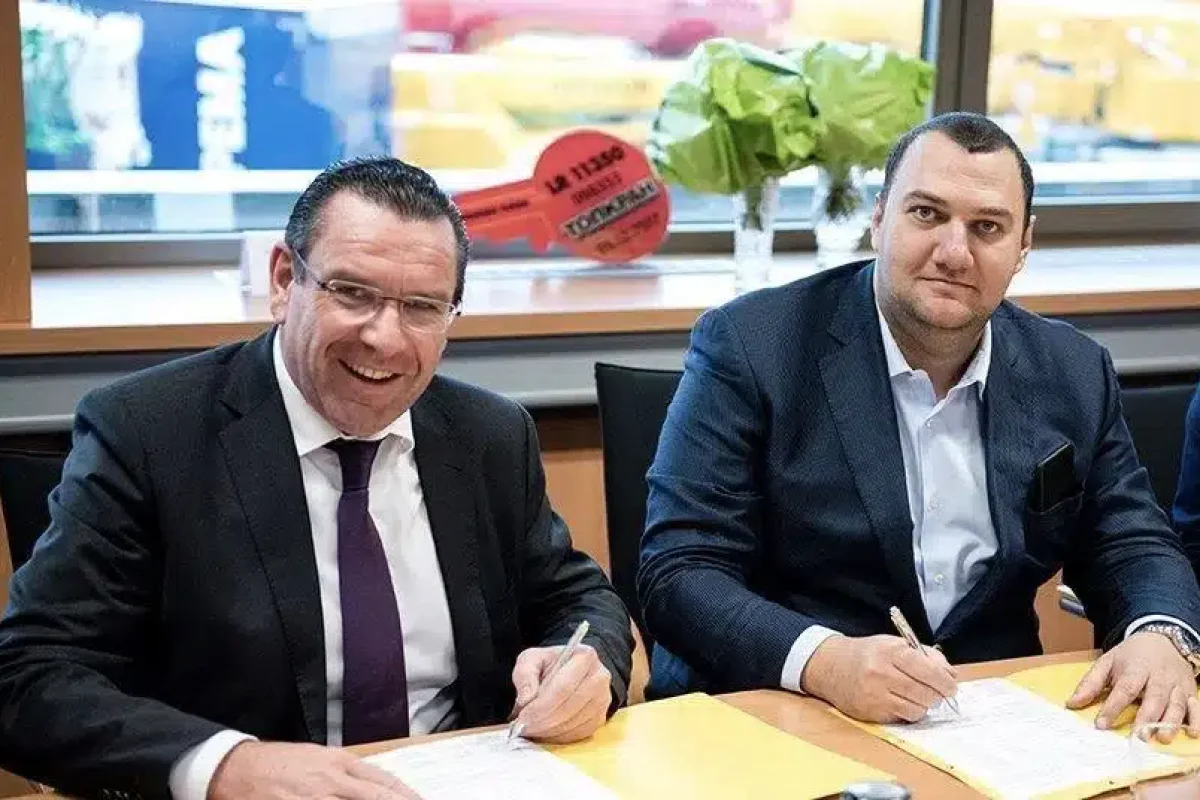 128 liebherr topkran contract 72dpi