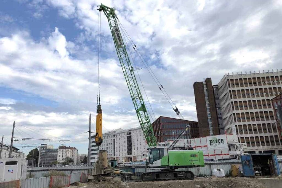 Sennebogen 630R-HD supports works for future district cooling plant in France