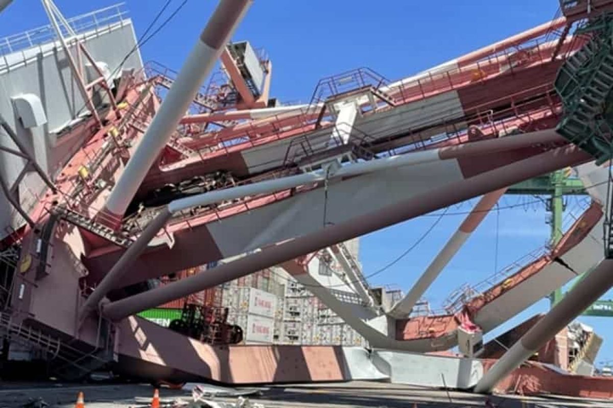 20210604 container crane collapse kaoshiung port