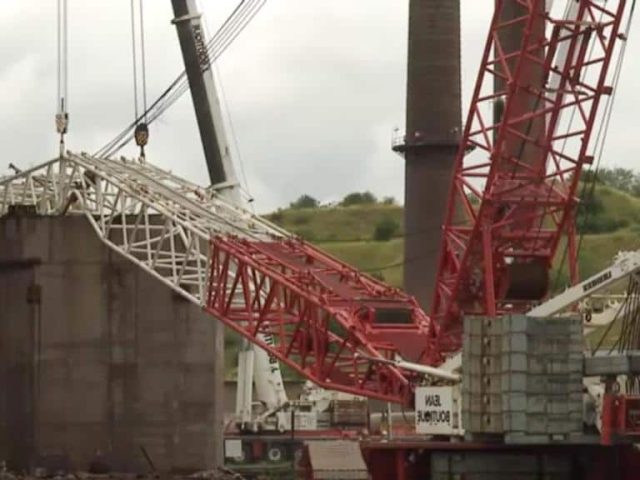 20210628 liebherr crawler collapsed belgium steelworks 2