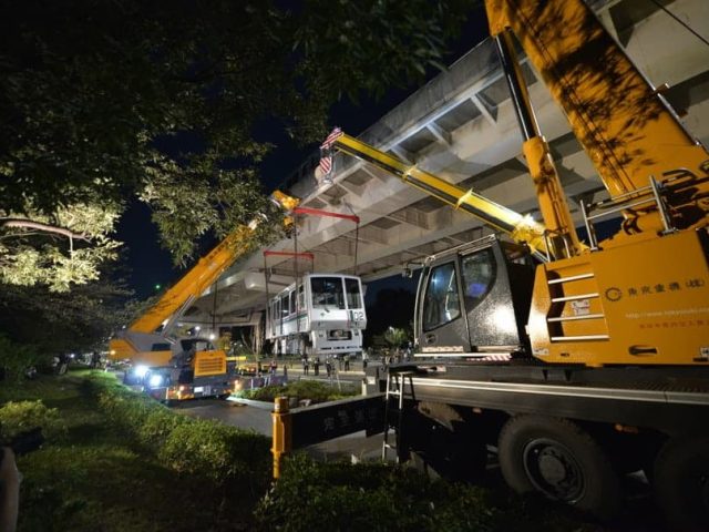 20211024 tokyo train derailed recovery 3