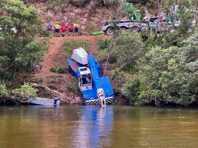 20220219 australia crane salvage 1