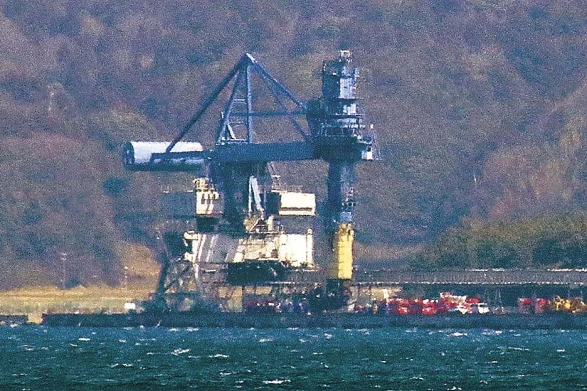20220317 ship loader burnt in japan