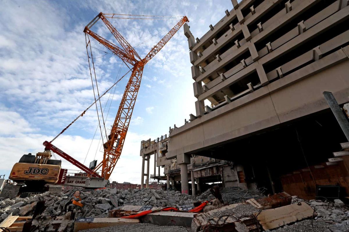 20220331 boston parking garage crane accident