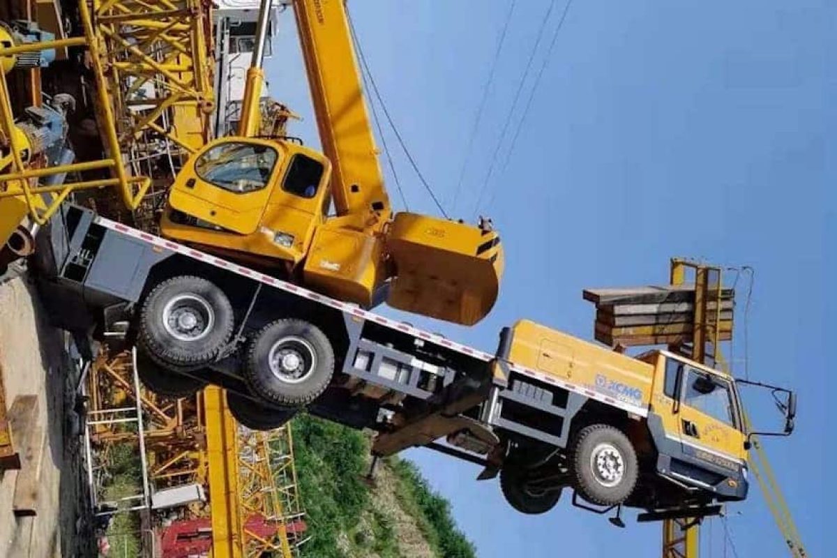 210728 xcmg qy25k5d collapse tower crane 1