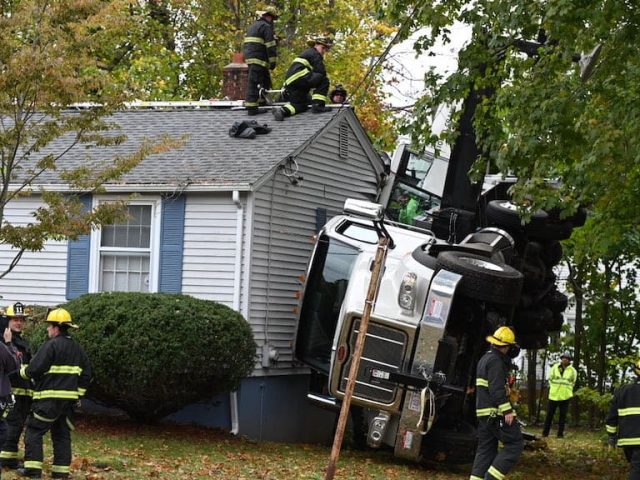 211104 crane toppled worcestor 1