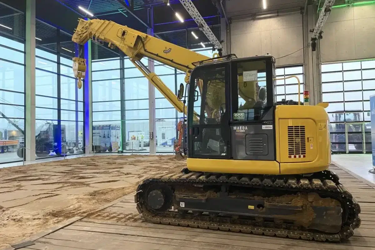 211127 maeda cc 1485 crawler crane side
