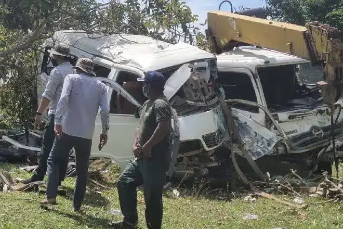 211209 cambodia crane accident five killed