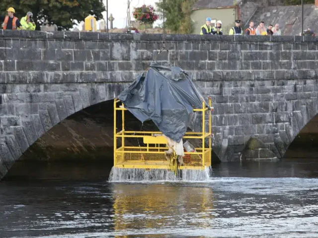 211209 man cage accident limerick bridge 1