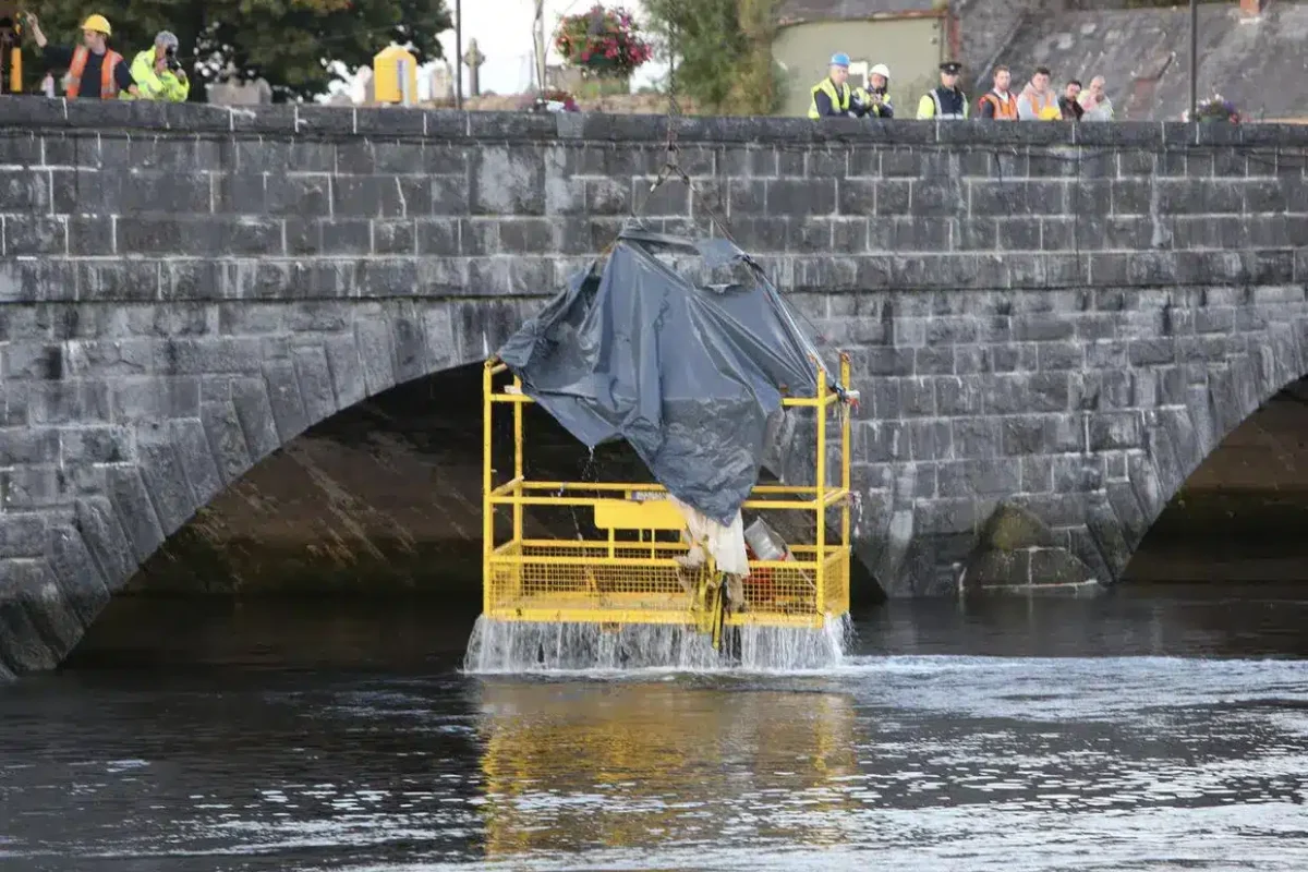 211209 man cage accident limerick bridge 1