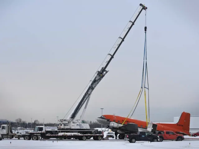 211217 crane recovers cargo plane merrill field airport 2