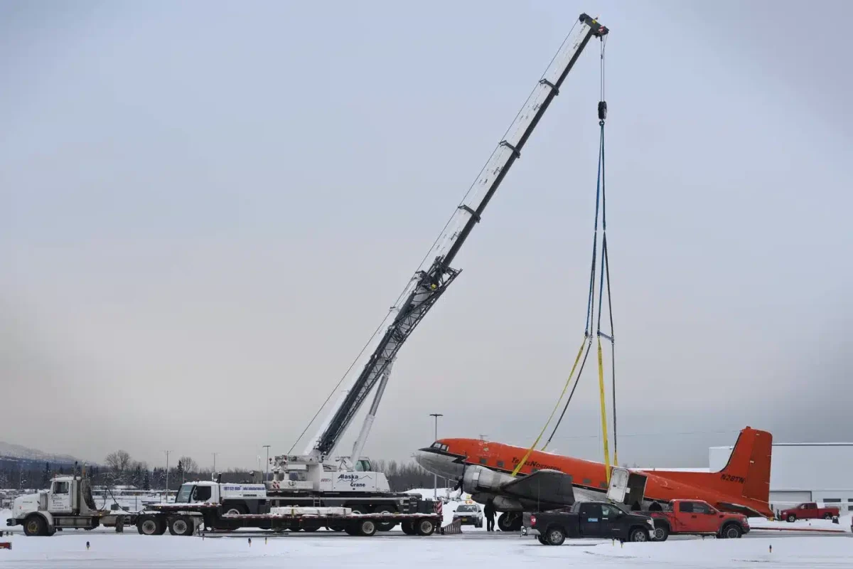 211217 crane recovers cargo plane merrill field airport 2