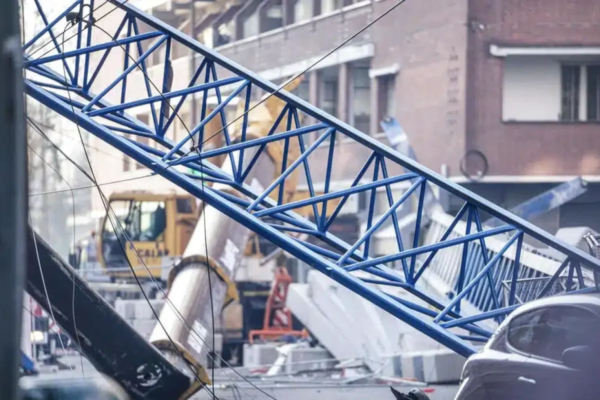 211222 turin crane accident italy 2
