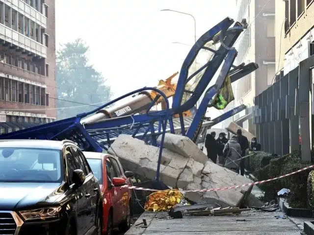 211222 turin crane accident italy 3