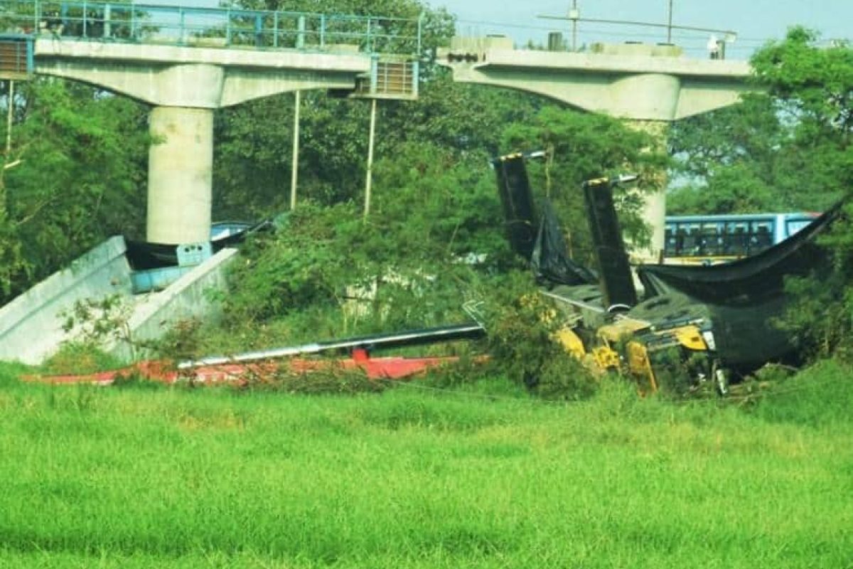 220125 mumbai india 500 ton overturned