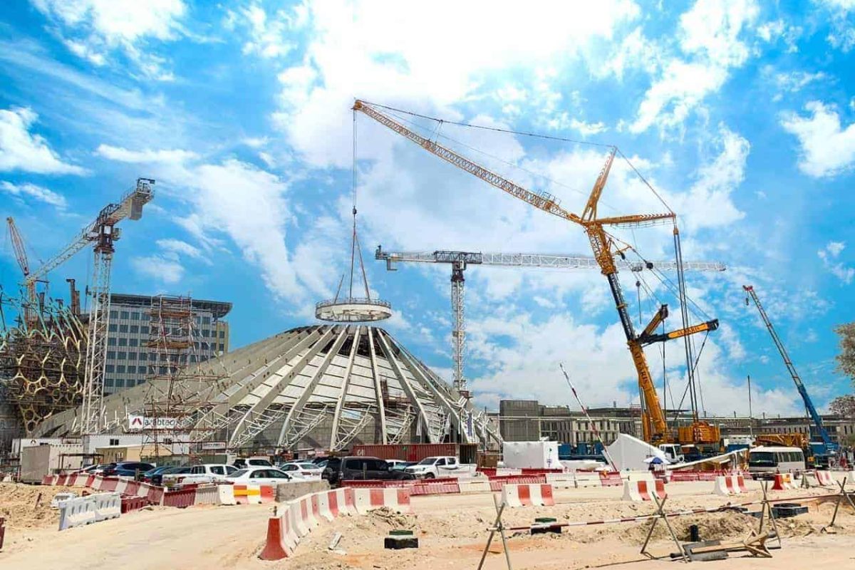 Al Faris works on Expo 2020 site