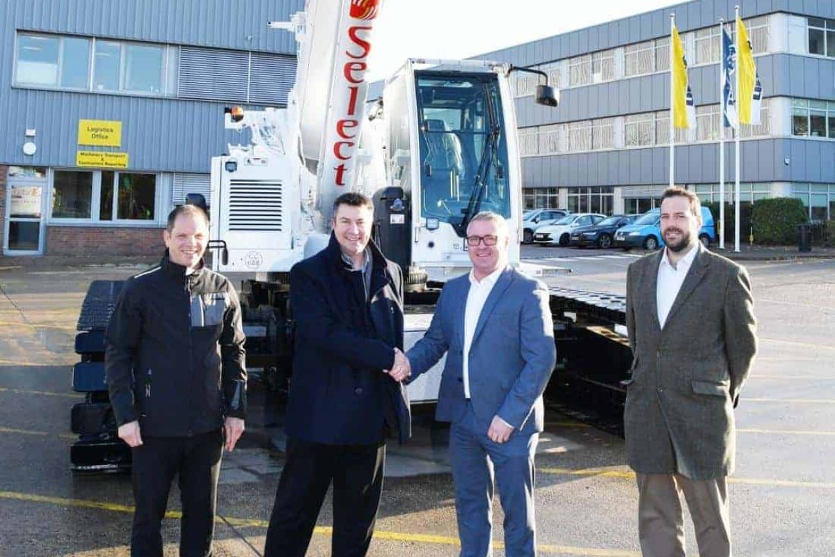 Handshake between Liebherr and Select Plant Hire