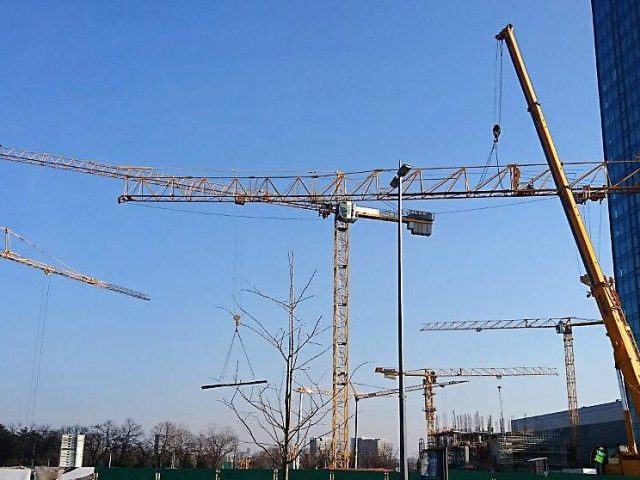 Ferokov Zerjavi Kigo Beograd Usce Trgovski Center Beograd Cranes Potain[2]