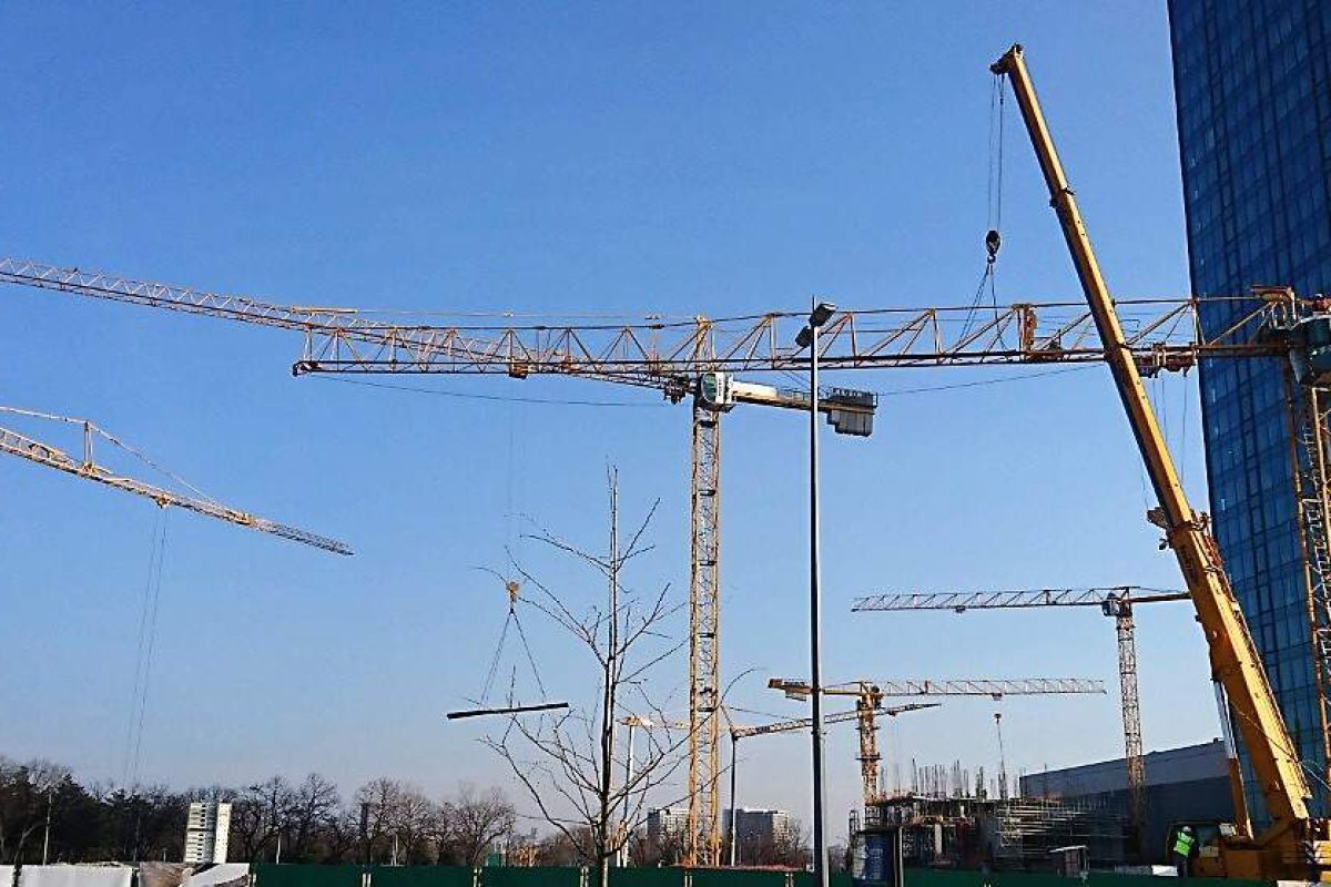 Ferokov Zerjavi Kigo Beograd Usce Trgovski Center Beograd Cranes Potain[2]