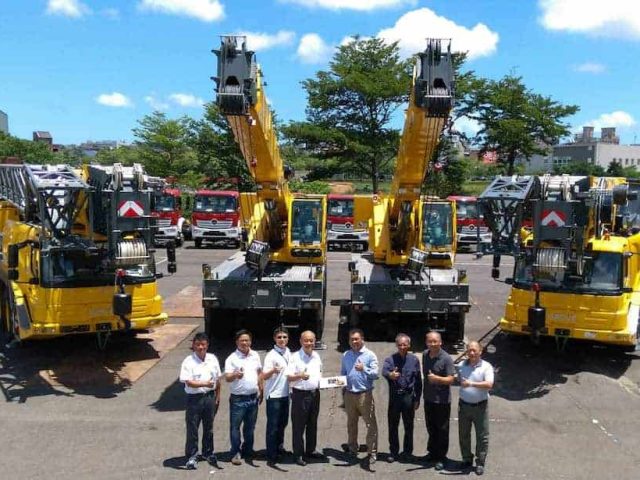 Grove’s dealer in Taiwan, Champion Auto, has delivered four new mobile cranes to a port in the south of the country. There are two GMK4100L all-terrain cranes and two RT540E rough-terrain cranes. Champion Auto is a market leader in Taiwan in the sales and support of heavy machinery, military vehicles and other specialized equipment. It has been operating for 27 years.