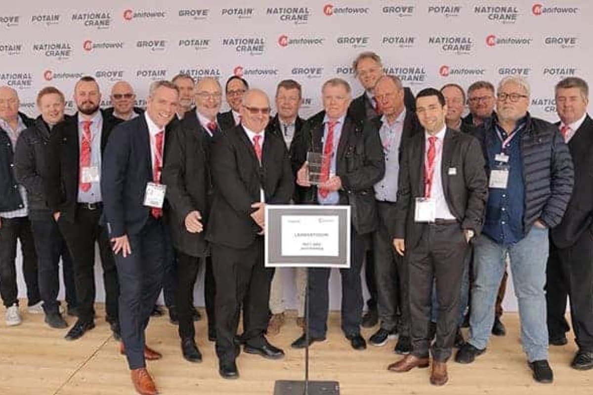 Lambertsson_Kran_takes_delivery_of_the_first_MDT_809_–_a_tower_crane_it_helped_design_20190411