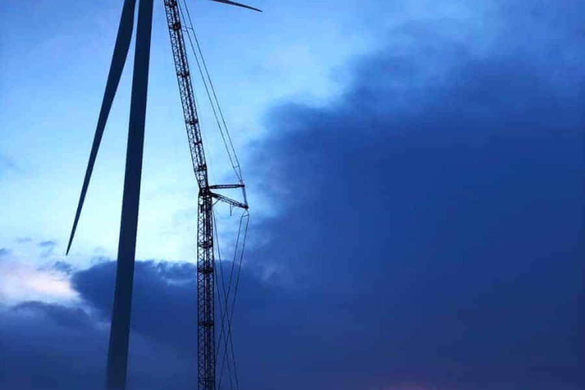 Mammoet Maintains Whitla Wind 1