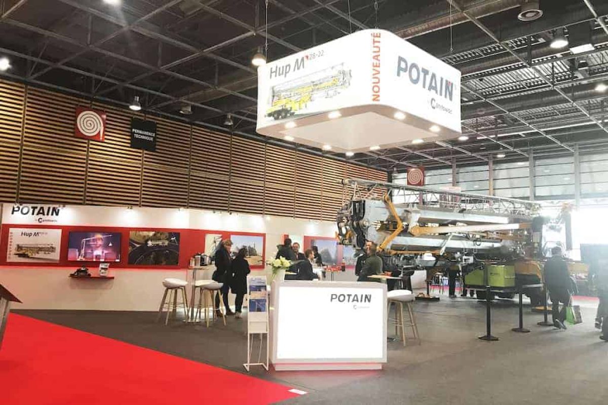Manitowoc Cranes booth in Batimat 2019