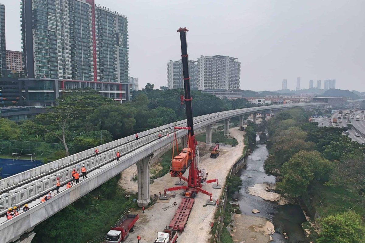 Megalift moves MRT in Malaysia