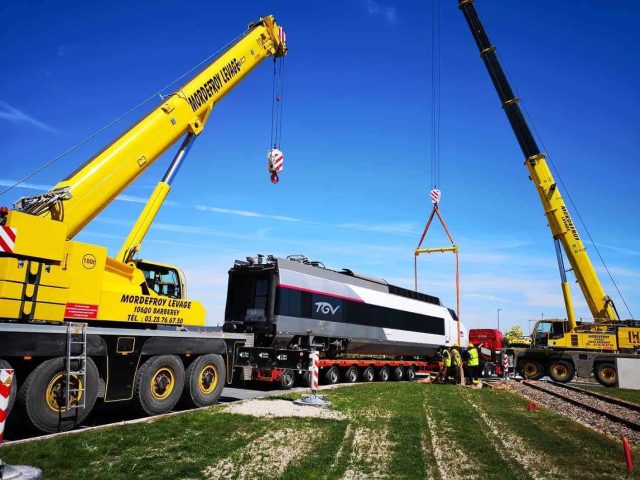 Mordefroy Levage lift train for TGV-5
