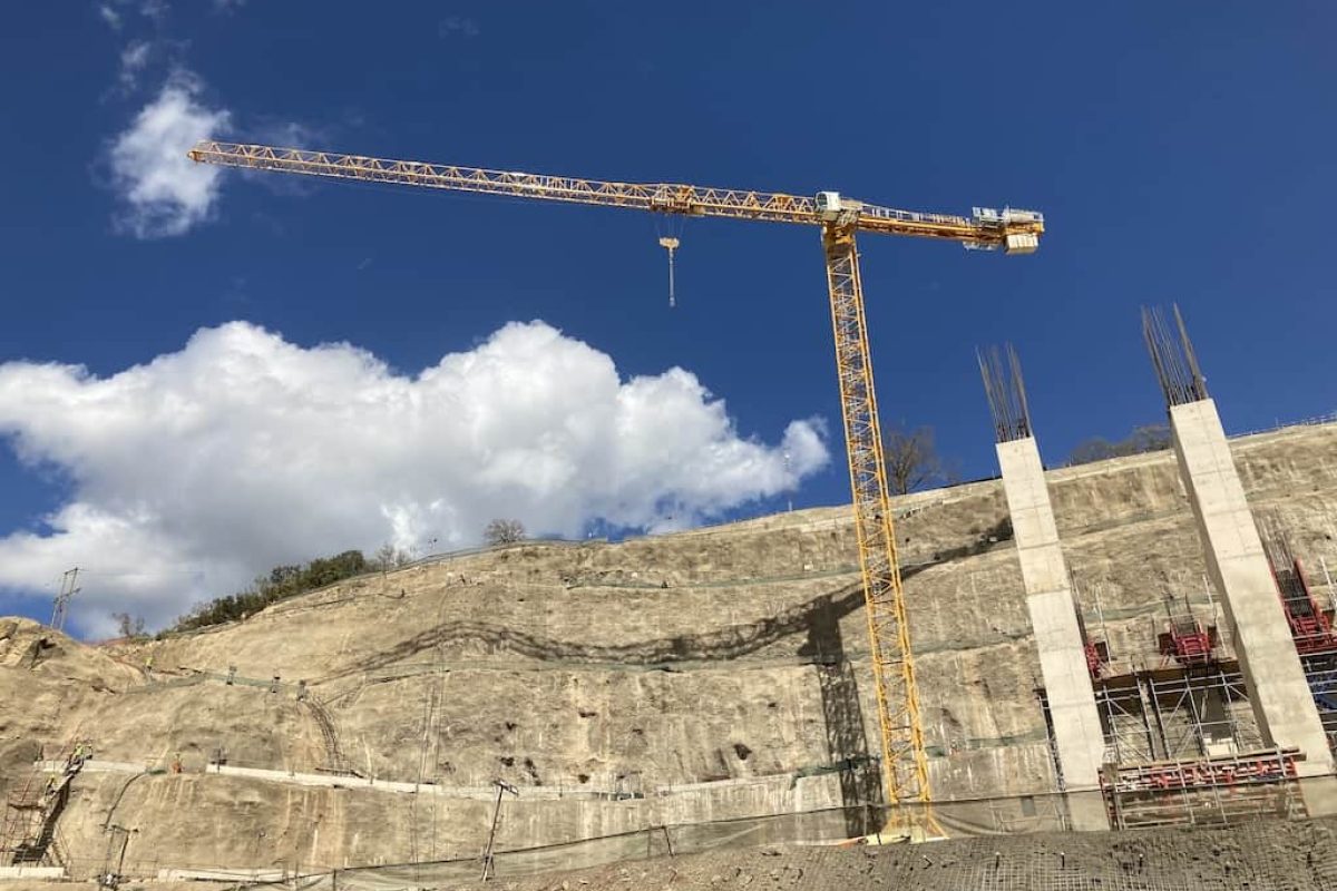 potain lift solutions tackles challenging tanzanian power station project with ease 4