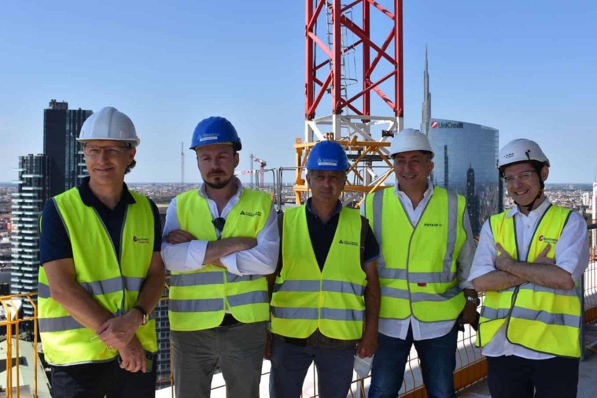 potain md 365 and md 208 construct italy’s first zero energy skyscraper the gioia 22 “shard of glass” 05