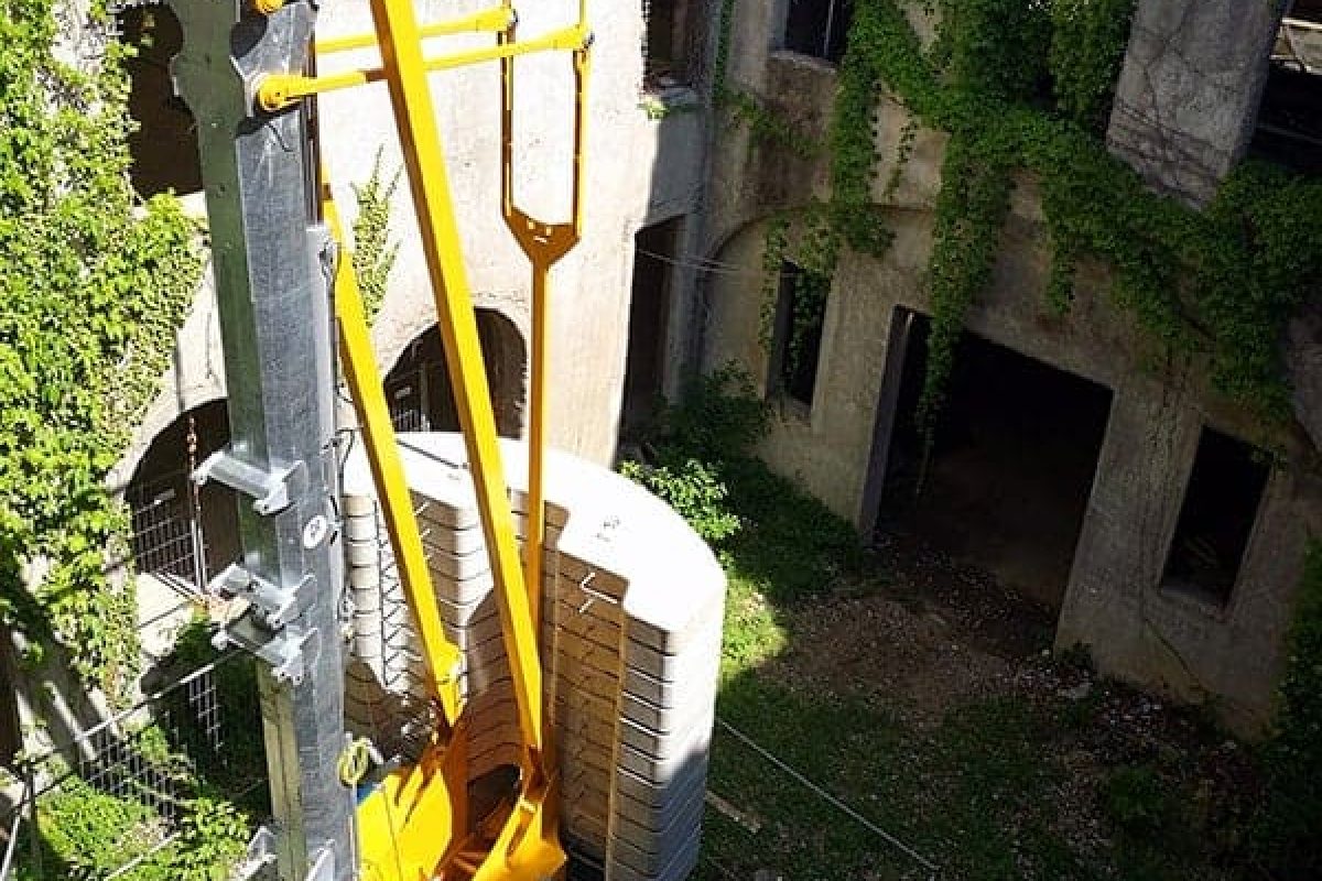 Potain Igo 50 renovates Mona Lisa's Resting Place