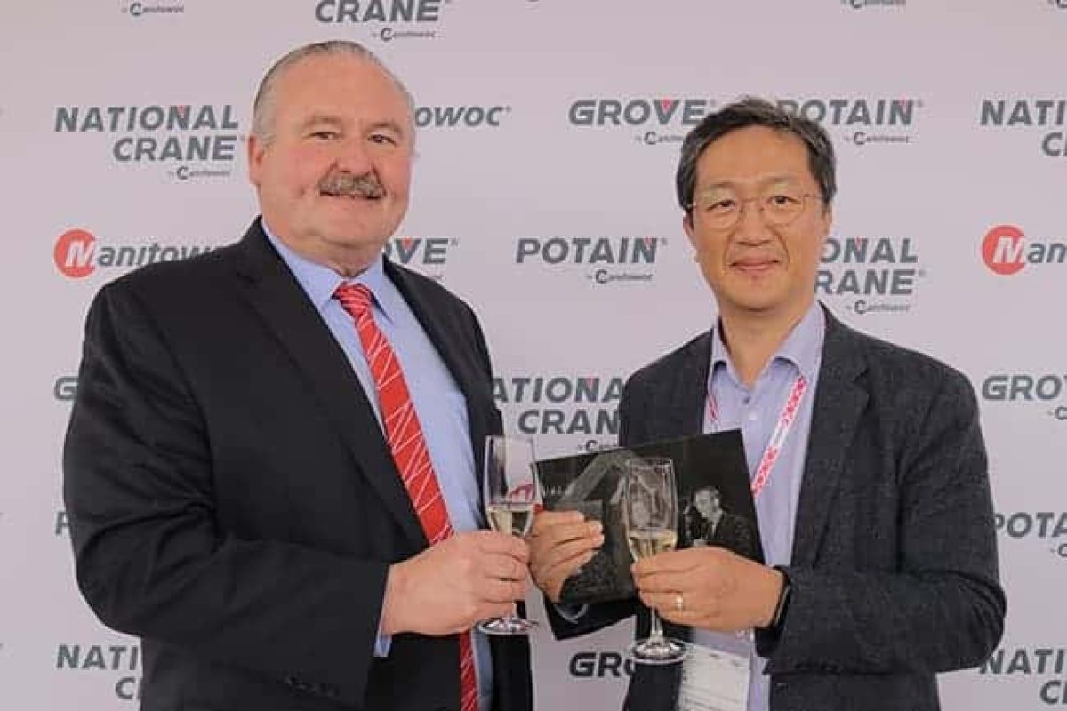 Potain_and_KIL_celebrate_more_than_40_years_of_partnership_at_bauma_20190411
