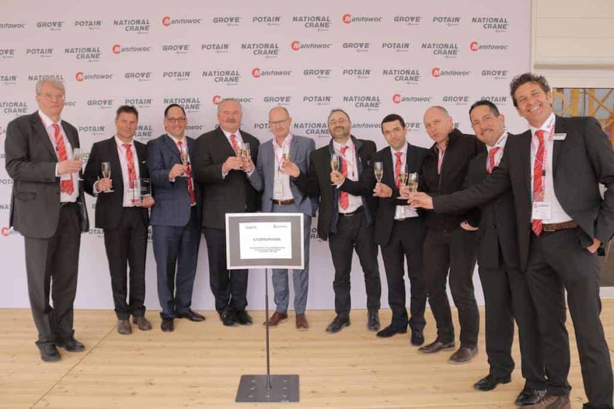 Potain_and_Stirnimann_celebrate_the_success_of_the_new_Hup_C_40-30_at_bauma_2019