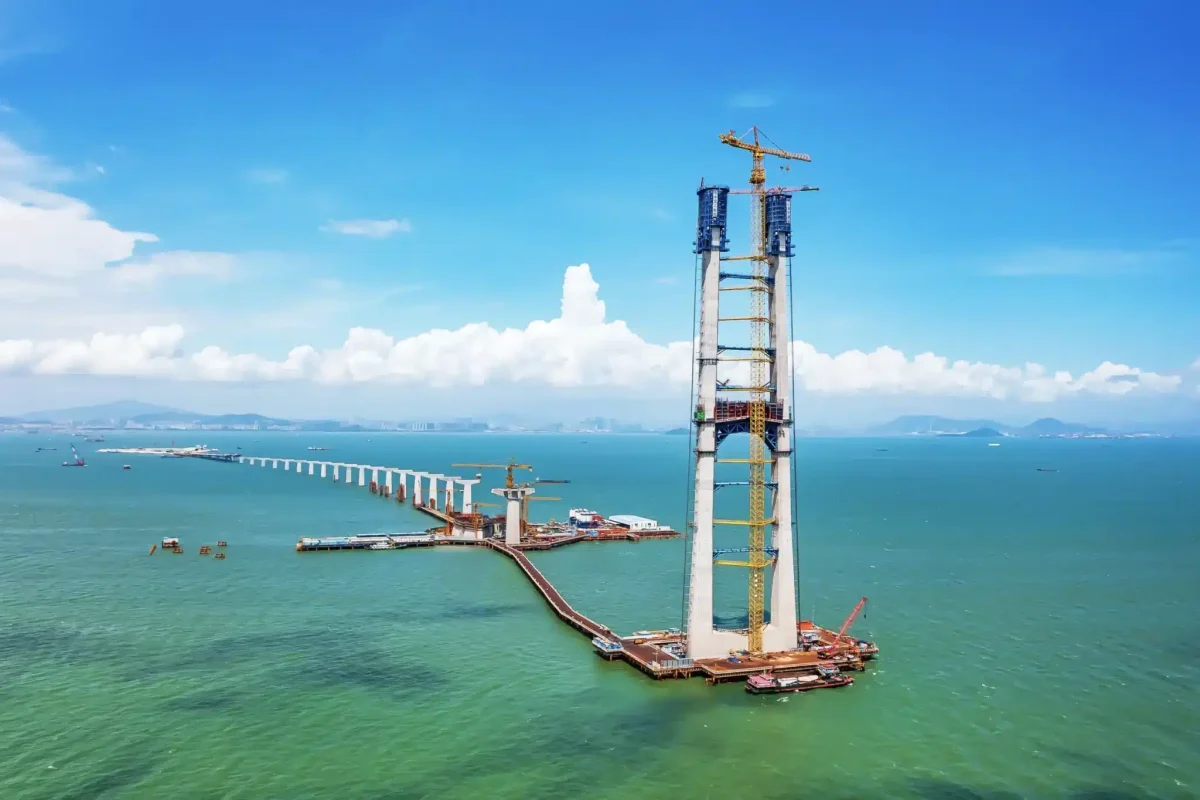 potains huge md 3600 tower crane drives construction on record breaking chinese bridge