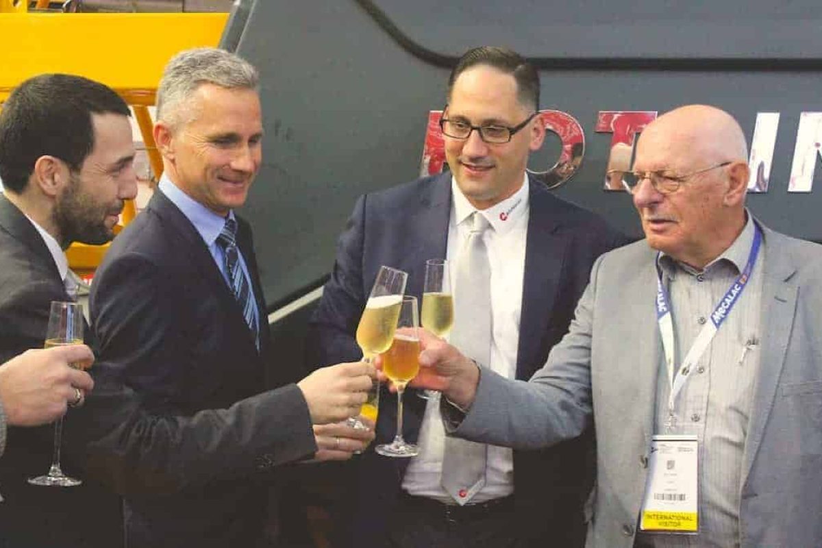 Manitowoc has recognized its longest-serving distribution partner for Potain tower cranes at Intermat Paris 2018. Luxembourg dealer ELWE has been selling Potain cranes for 66 years, having begun its partnership with the French crane brand in 1952.