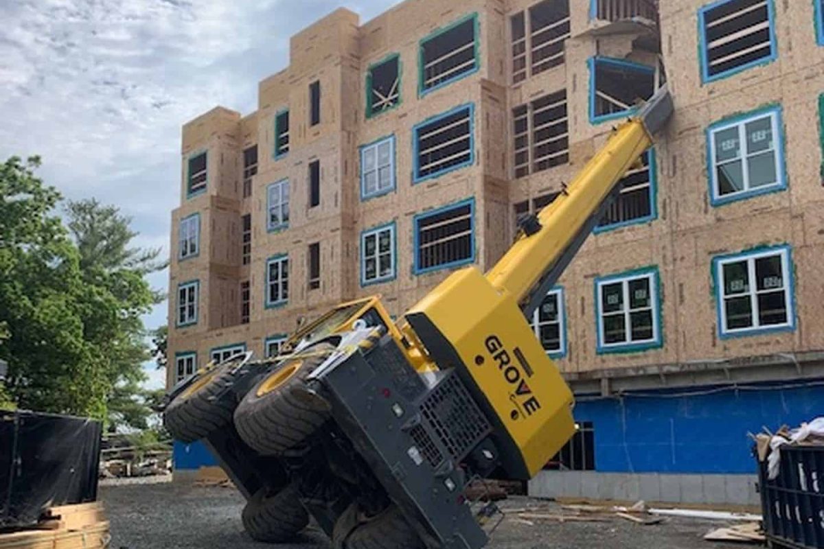 rt crane falls in winchester