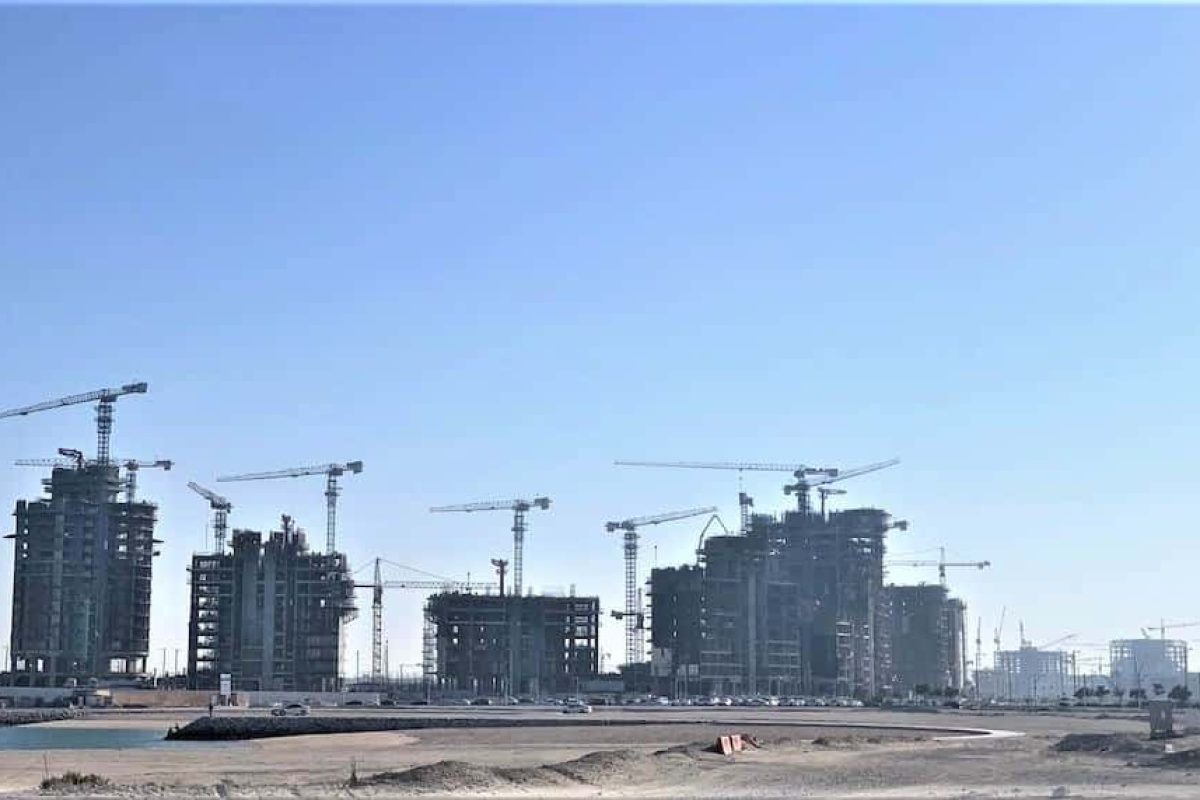 raimondi flattop tower cranes put to work for qatari mega project 1