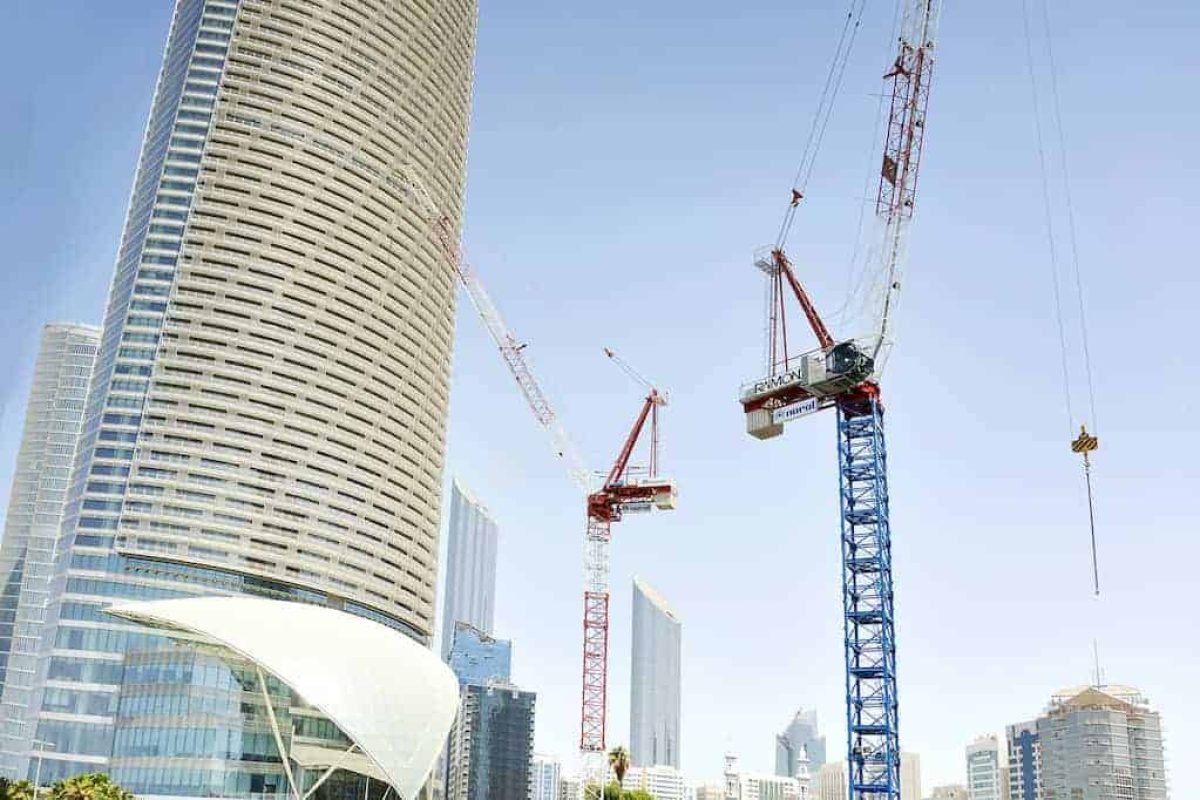 The Raimondi LR165 and LR213 erected at Abu Dhabi corniche