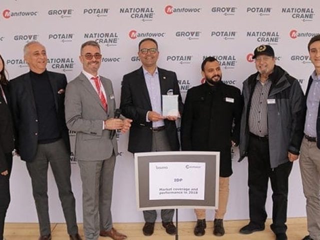 Three_generations_of_IDP_leadership_recognized_for_Potain_excellence_at_bauma_20190411