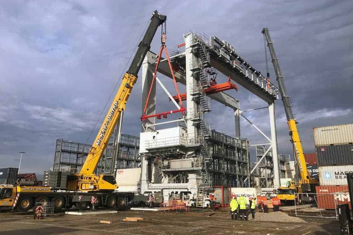 McKay United, an equipment rental and service company in Australia, deployed a Grove GMK7450 and a GMK5250L to repair a derailed gantry crane at Australia’s first automated port — Victoria International Container Terminal in Port Melbourne. The project was the biggest lift McKay United has completed since owning both Grove all-terrain cranes.