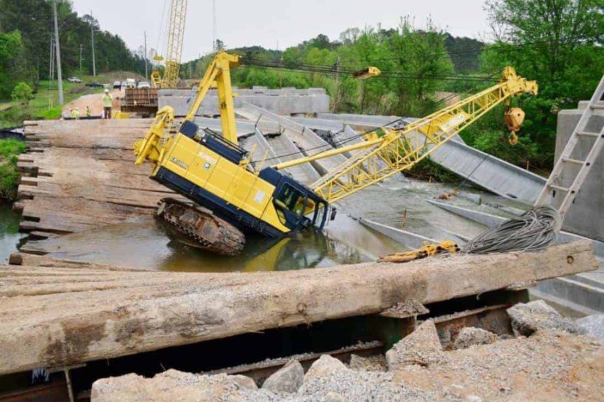 Alabama Bridge Crane Accident 202004 2